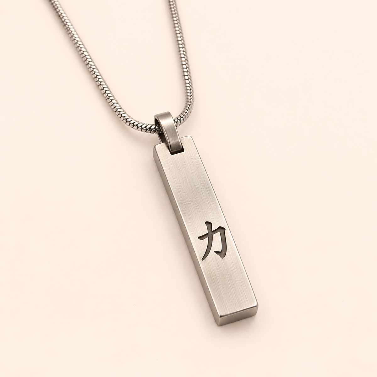 Plaka Fırçalı Gümüş Kolye