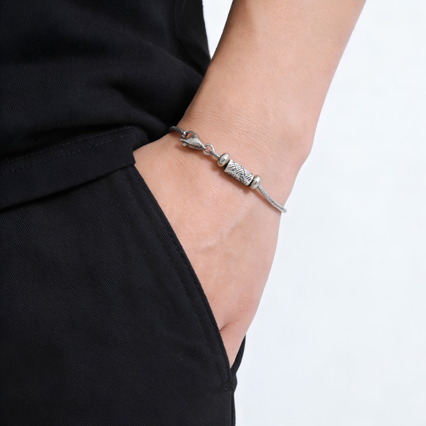 Cylinder Detailed Minimal Chain Bracelet